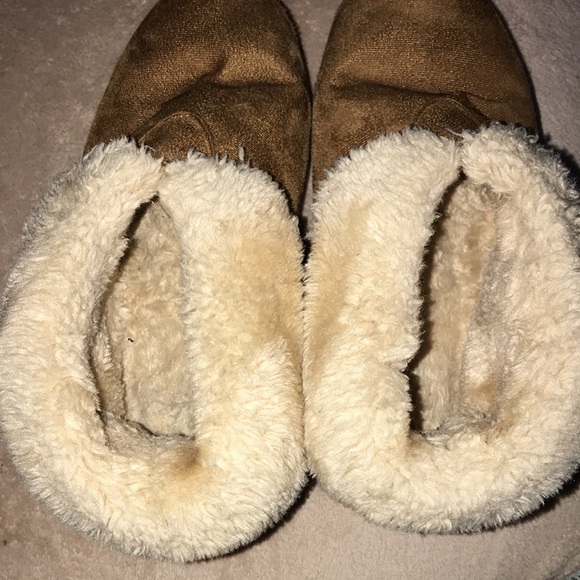 Apres Medium size 8 rubber sole slippers 💕 - Picture 5 of 5